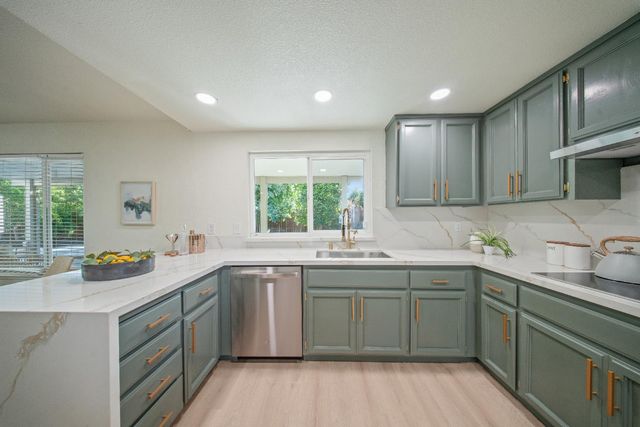 14 Morningsun Ct, Sacramento, CA 95831