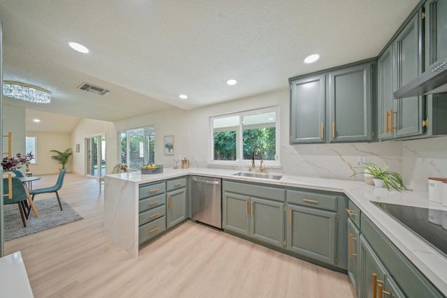 14 Morningsun Ct, Sacramento, CA 95831