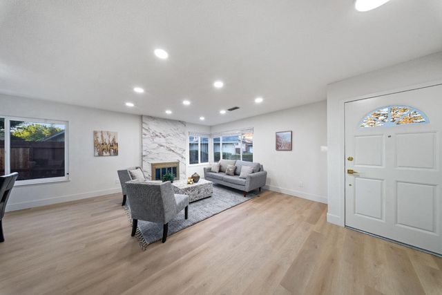 14 Morningsun Ct, Sacramento, CA 95831