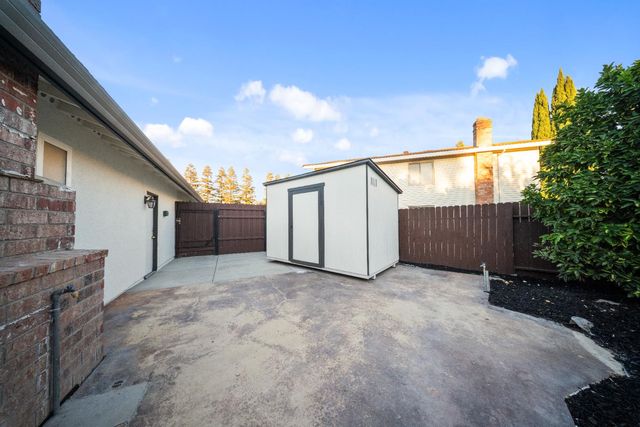 14 Morningsun Ct, Sacramento, CA 95831