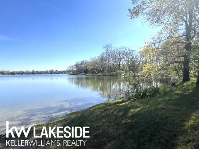 1576 Bayview St Street, Lake Orion, MI 48362