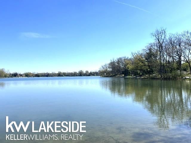 1576 Bayview St Street, Lake Orion, MI 48362
