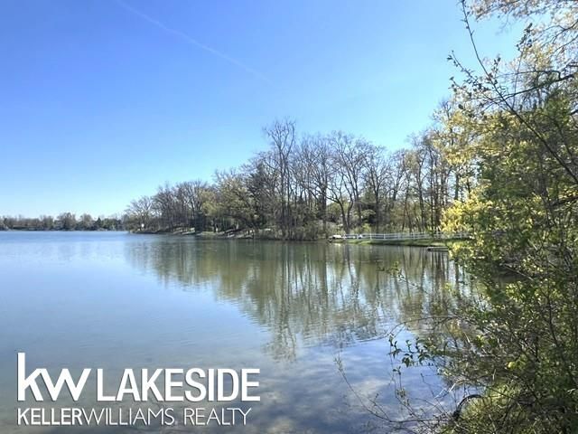 1576 Bayview St Street, Lake Orion, MI 48362