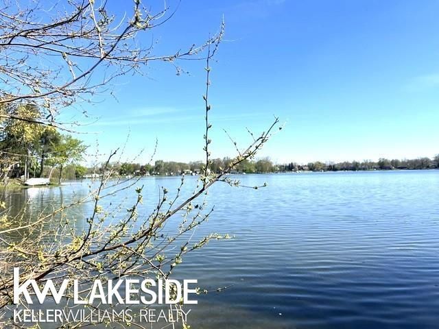 1576 Bayview St Street, Lake Orion, MI 48362