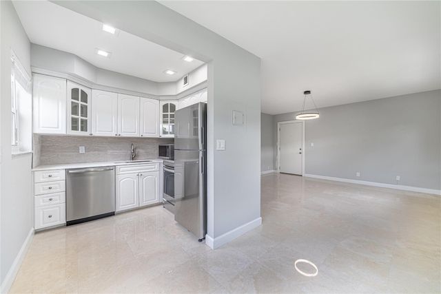 609 NE 13th Avenue 303, Fort Lauderdale, FL 33304