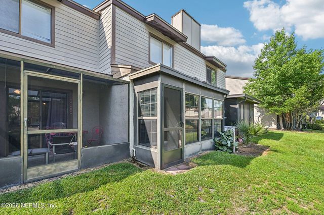 8300 PLAZA GATE Lane 1242, Jacksonville, FL 32217