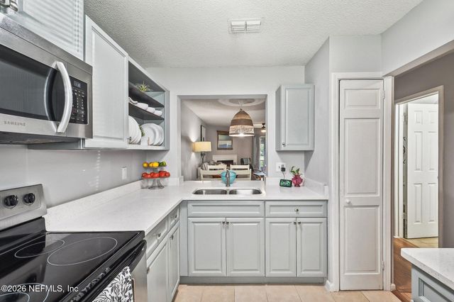 8300 PLAZA GATE Lane 1242, Jacksonville, FL 32217