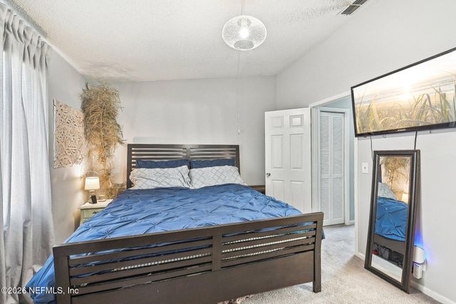 8300 PLAZA GATE Lane 1242, Jacksonville, FL 32217