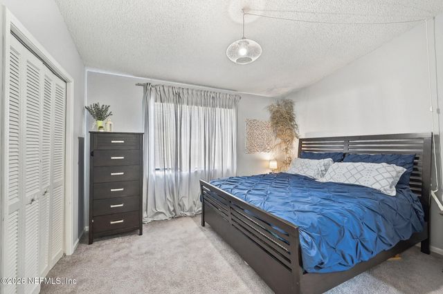 8300 PLAZA GATE Lane 1242, Jacksonville, FL 32217