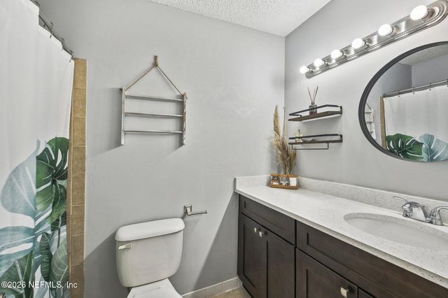 8300 PLAZA GATE Lane 1242, Jacksonville, FL 32217