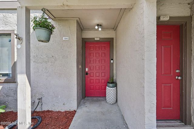 8300 PLAZA GATE Lane 1242, Jacksonville, FL 32217