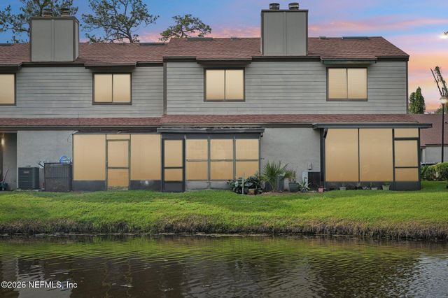 8300 PLAZA GATE Lane 1242, Jacksonville, FL 32217