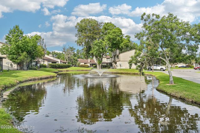 8300 PLAZA GATE Lane 1242, Jacksonville, FL 32217
