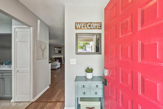 8300 PLAZA GATE Lane 1242, Jacksonville, FL 32217