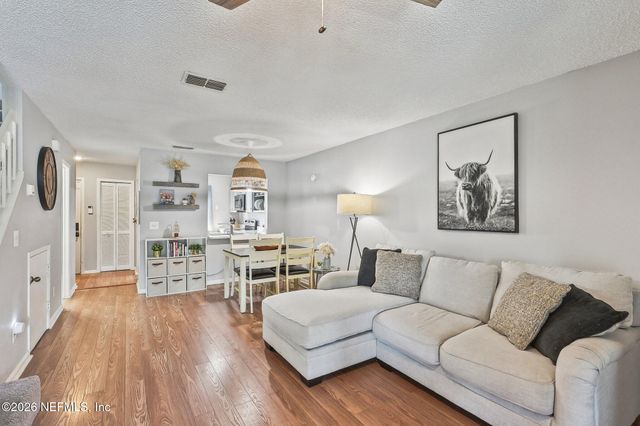 8300 PLAZA GATE Lane 1242, Jacksonville, FL 32217