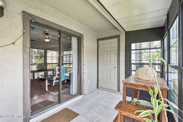 8300 PLAZA GATE Lane 1242, Jacksonville, FL 32217