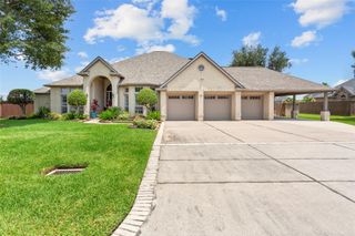 2216 Lakeway Drive, Friendswood, TX 77546