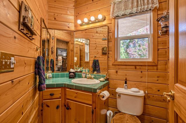 15250 Lanford Pacheco Rd, Valley Springs, CA 95252