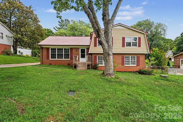 630 Colonial Drive, Statesville, NC 28625