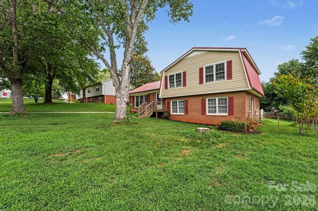 630 Colonial Drive, Statesville, NC 28625