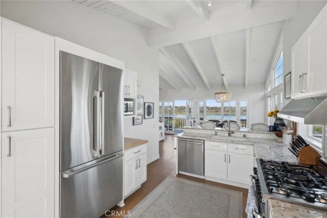 424 Vista Grande, Newport Beach, CA 92660