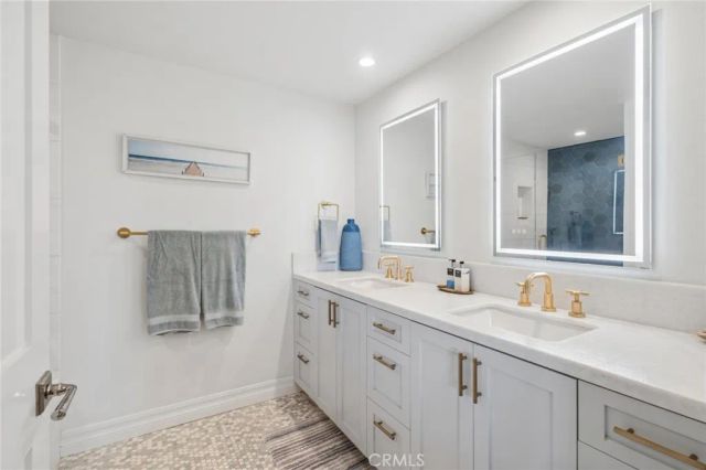 424 Vista Grande, Newport Beach, CA 92660