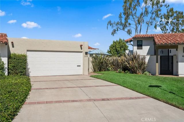 424 Vista Grande, Newport Beach, CA 92660