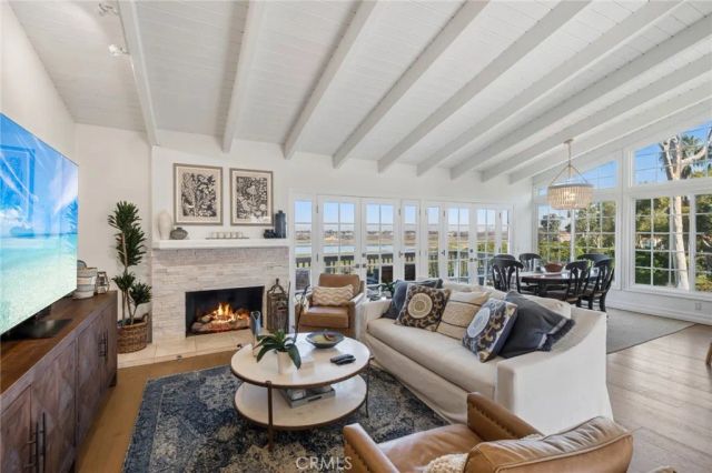 424 Vista Grande, Newport Beach, CA 92660