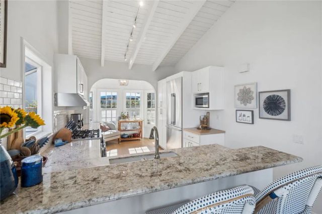424 Vista Grande, Newport Beach, CA 92660