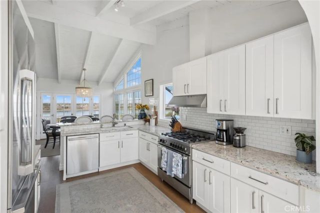424 Vista Grande, Newport Beach, CA 92660