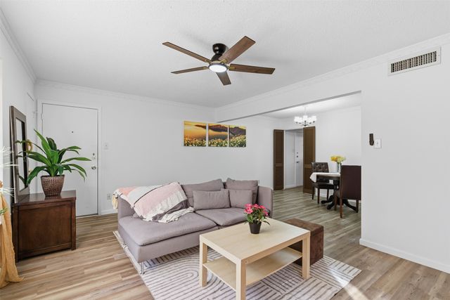 5817 Sandhurst Lane B, Dallas, TX 75206