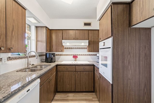 5817 Sandhurst Lane B, Dallas, TX 75206