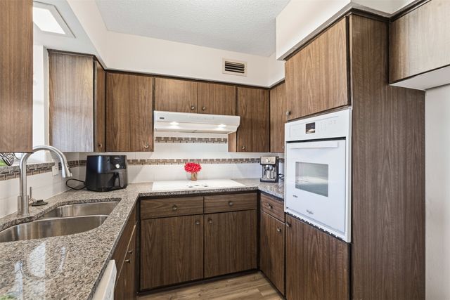 5817 Sandhurst Lane B, Dallas, TX 75206