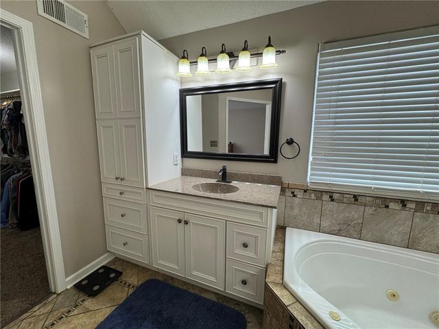 1010 Wiltshire Boulevard, Raymore, MO 64083