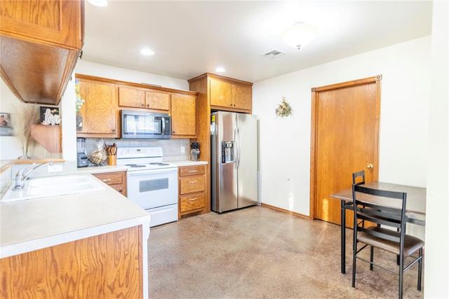 516 N Van Buren Avenue, Blanchard, OK 73010