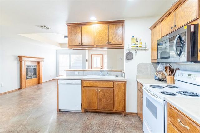 516 N Van Buren Avenue, Blanchard, OK 73010