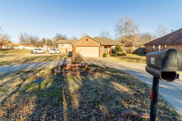 516 N Van Buren Avenue, Blanchard, OK 73010