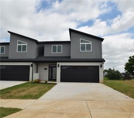 1850 Garnet Avenue, Centerton, AR 72719