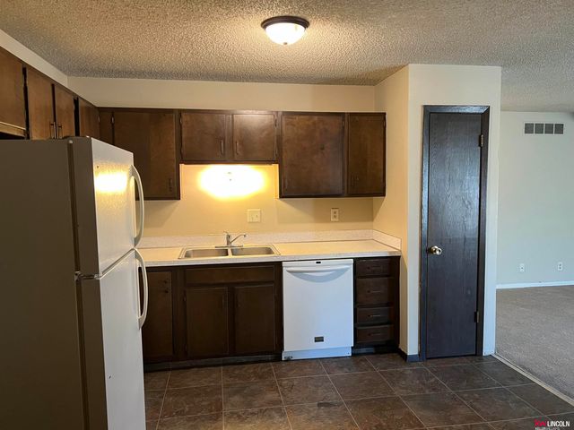 3900 & 3920 Sweetbriar Lane, Lincoln, NE 68516