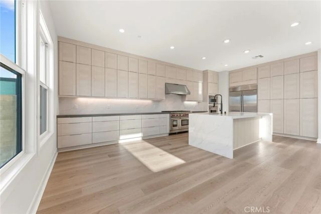 209 Stage, Irvine, CA 92618