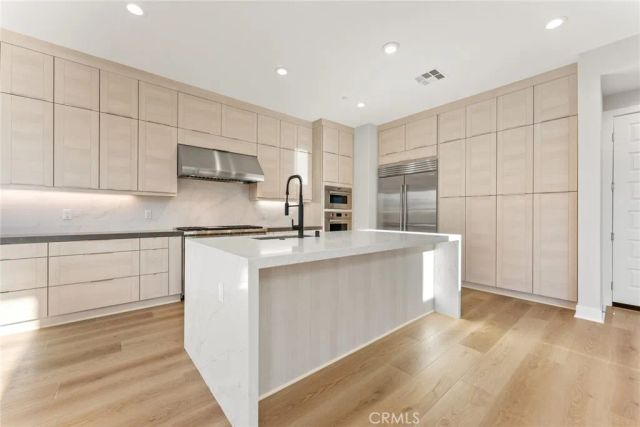 209 Stage, Irvine, CA 92618