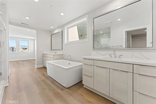 209 Stage, Irvine, CA 92618