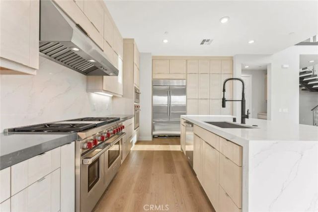 209 Stage, Irvine, CA 92618