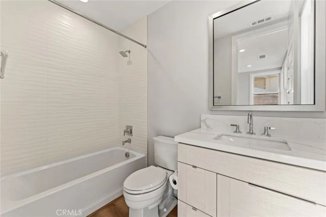 209 Stage, Irvine, CA 92618