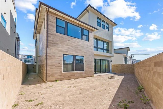 209 Stage, Irvine, CA 92618