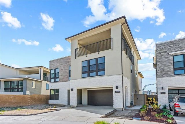 209 Stage, Irvine, CA 92618