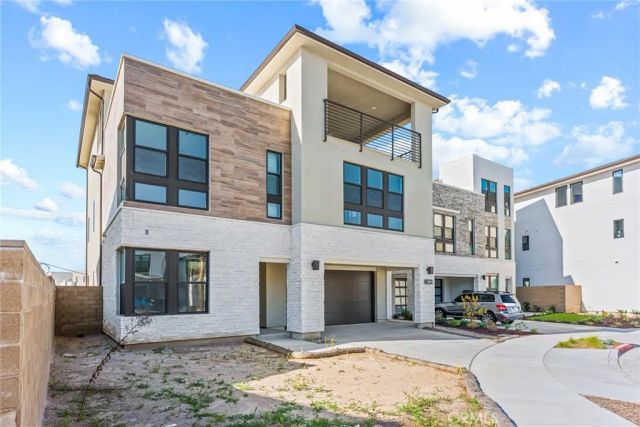 209 Stage, Irvine, CA 92618