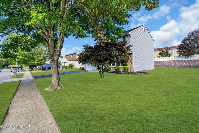36 Bristlecone Drive, Howell, NJ 07731