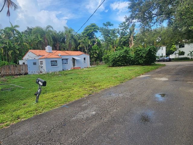 1107 NE 117th St, Biscayne Park, FL 33161