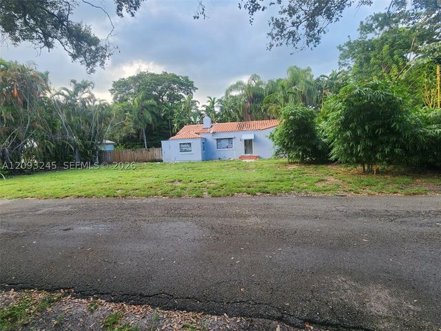 1107 NE 117th St, Biscayne Park, FL 33161